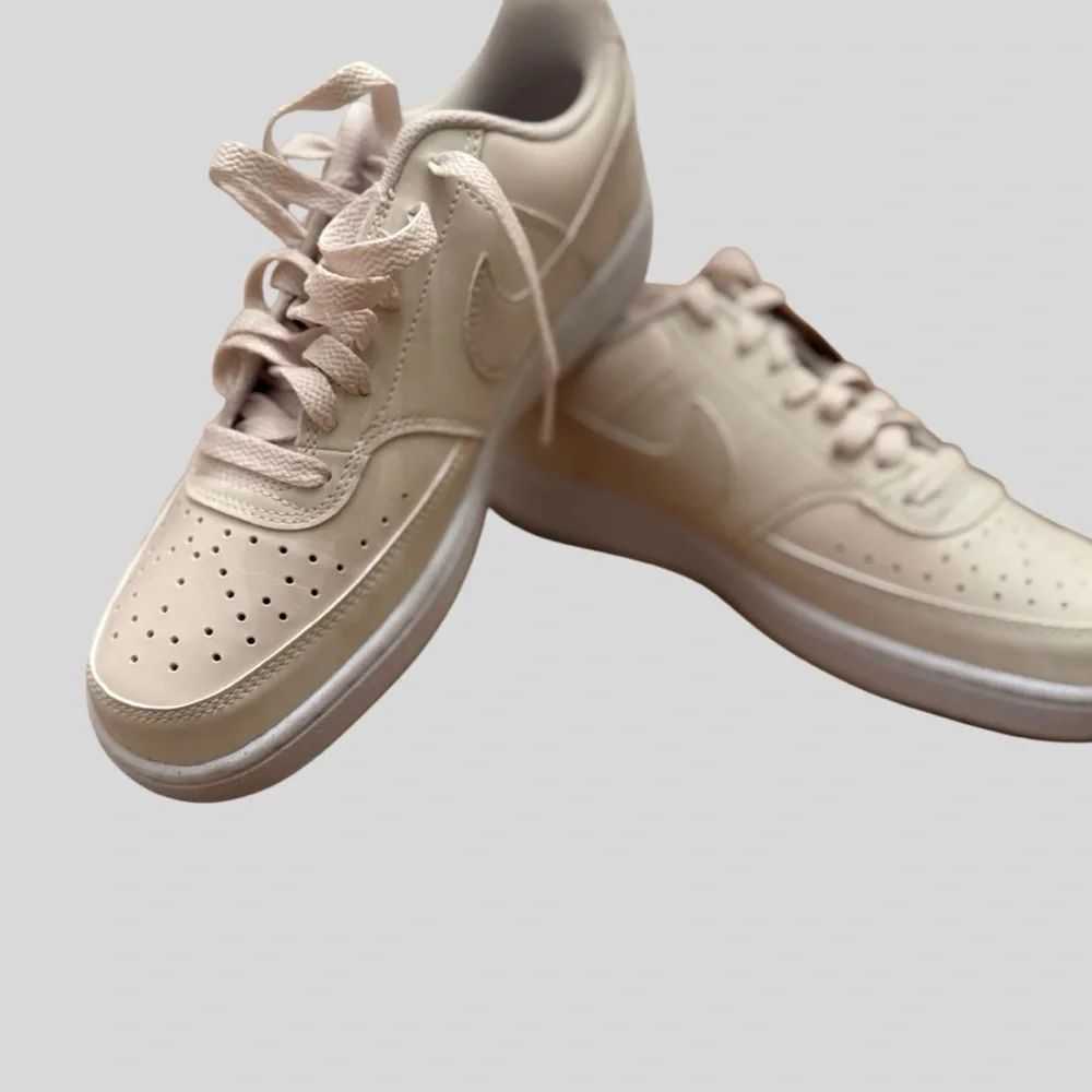 Nike MC Trainer 2 Women’s 9 Light Bone Neutral Sneakers - Picture 3 of 7
